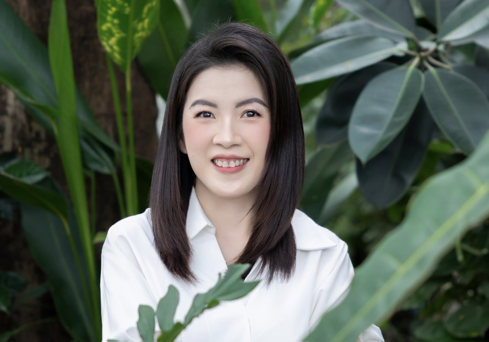 Người hướng dẫn workshop giữa không gian cây xanh